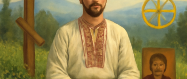 Desen detaliat cu un peisaj montan în timpul apusului, cu munți acoperiți de zăpadă, păduri dense de conifere și un cer colorat în nuanțe calde de portocaliu și roz.